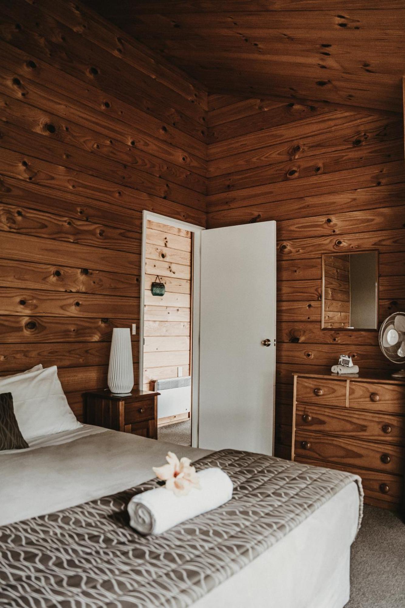 Tatahi Lodge Beach Resort Хахей Екстериор снимка