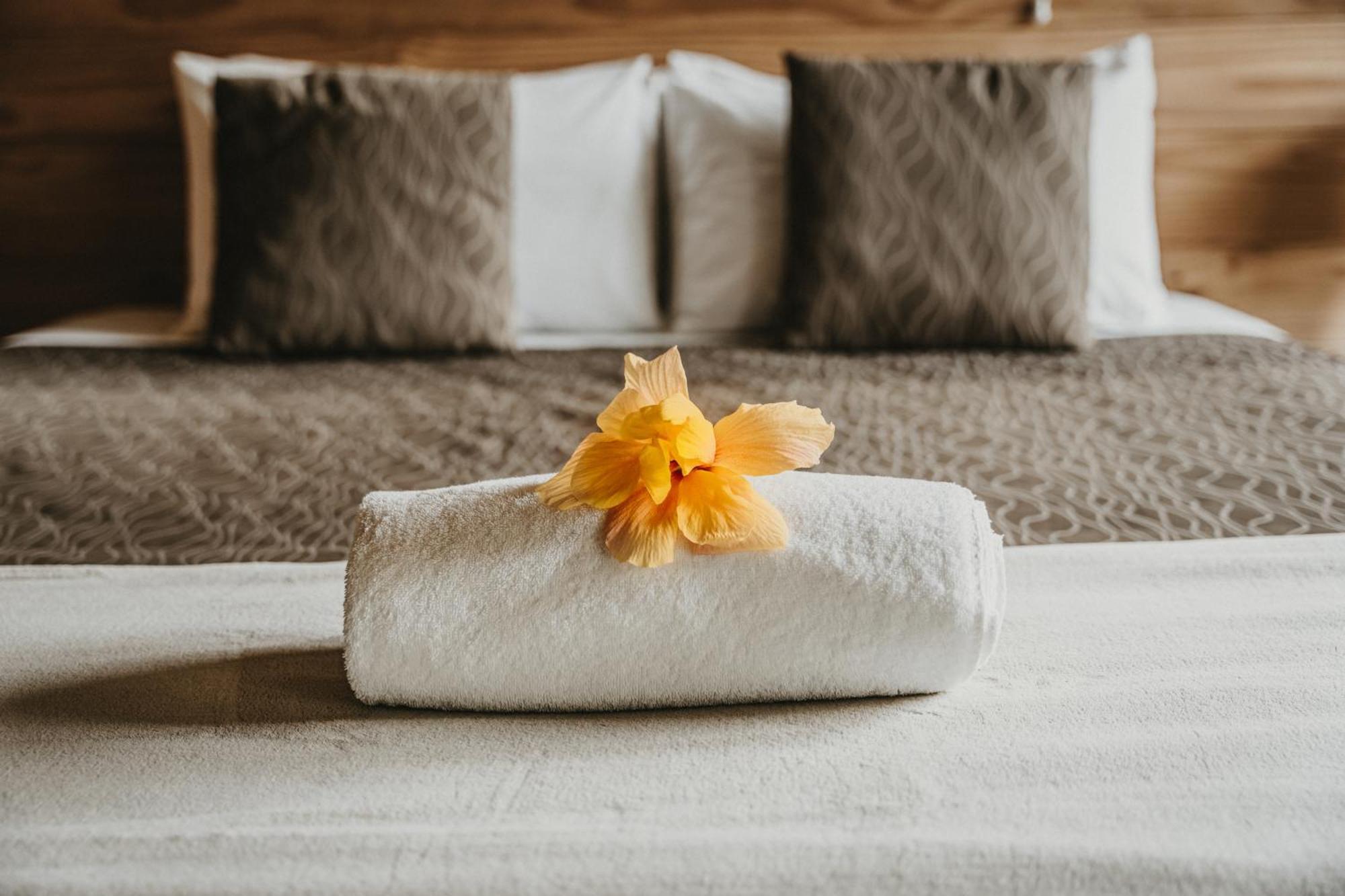 Tatahi Lodge Beach Resort Хахей Екстериор снимка